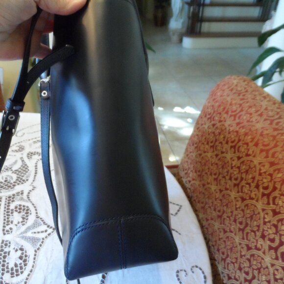 Tod's Dark Navy Blue Smooth Calf Leather "D" Shoulder Bag - Picture 6 of 16